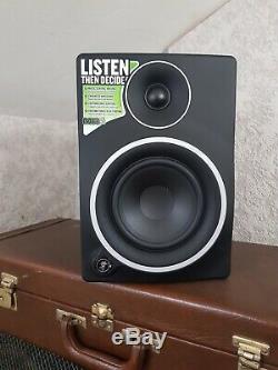 Mackie Mr5 Mk3 Powered Speakers x 2 (Pair). Very Good Condition