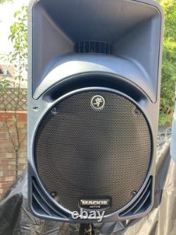 Mackie SRM450v2 12 Inch Powered Loudspeaker Black, Pair, With Stands And Cases