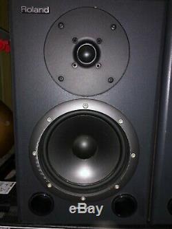 PAIR ROLAND DS-90A Two Powered 24-bit Digital Studio Monitors Bi-Amp