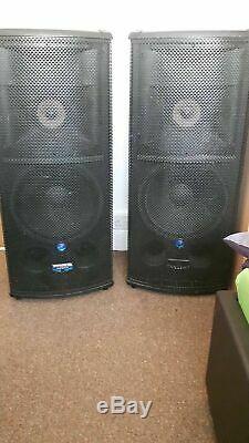 Pair Mackie SR1530 Powered Active Speakers tri amped 500w rms