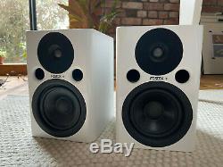 Pair of Fostex PM0.4n white powered studio monitors active professional speakers