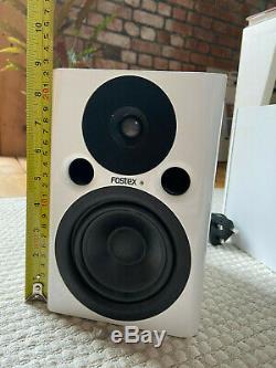 Pair of Fostex PM0.4n white powered studio monitors active professional speakers
