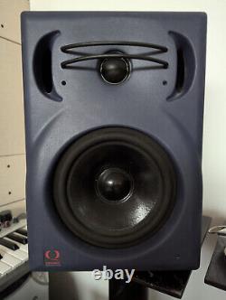 Quested f11 powered studio monitors (pair)