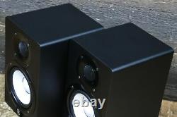 Yamaha HS5 Matched Pair 2-Way Bi-Amp 5 Woofer Powered Studio Monitor (Black)