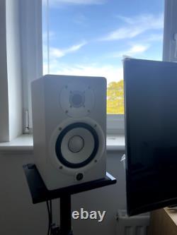 Yamaha HS5 Powered Studio Monitor Pair in white HS5W Active Monitors