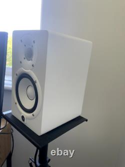 Yamaha HS5 Powered Studio Monitor Pair in white HS5W Active Monitors