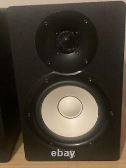 Yamaha HS7 Powered Studio Monitor Speakers (Pair) in Box + Audio Cables