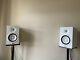 Yamaha HS7 Powered Studio Monitor Speakers White (Pair with Stands)